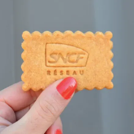 Biscuit personnalisé logo SNCF