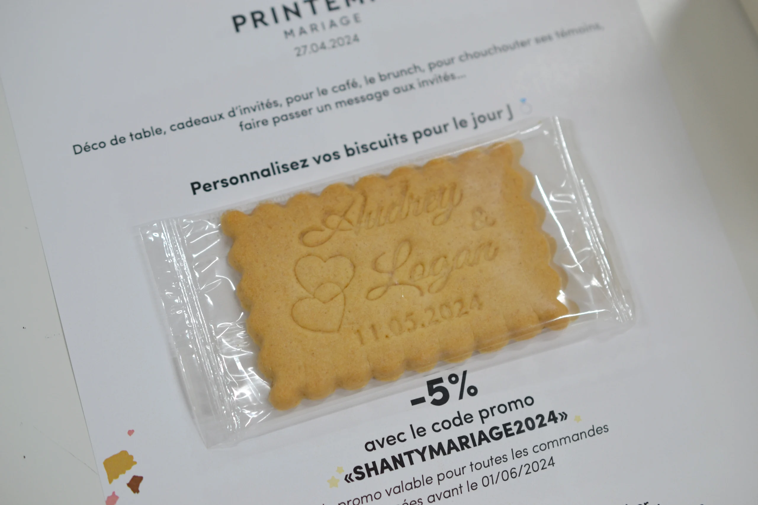 Flyer avec biscuit personnalisé intégré, réalisation Printemps Mariage