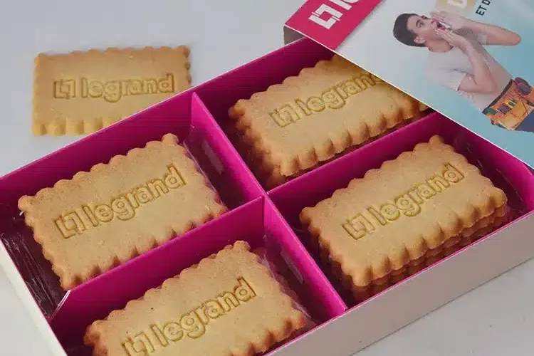Biscuit Shanty Biscuit simple présenté dans un packaging personnalisé aux couleurs et logo de Legrand