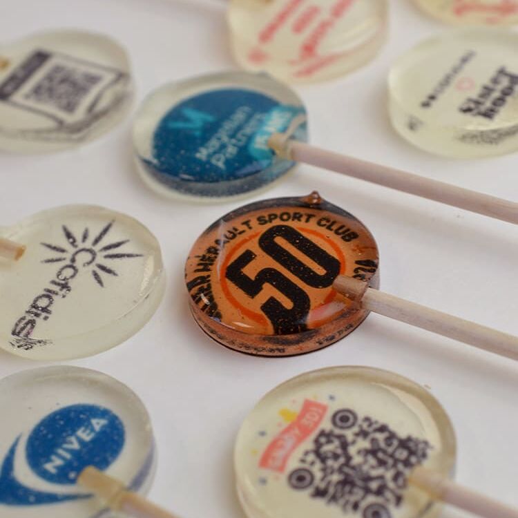 Plusieurs sucettes Shanty Biscuit prêtes à être offertes comme goodies d’entreprise